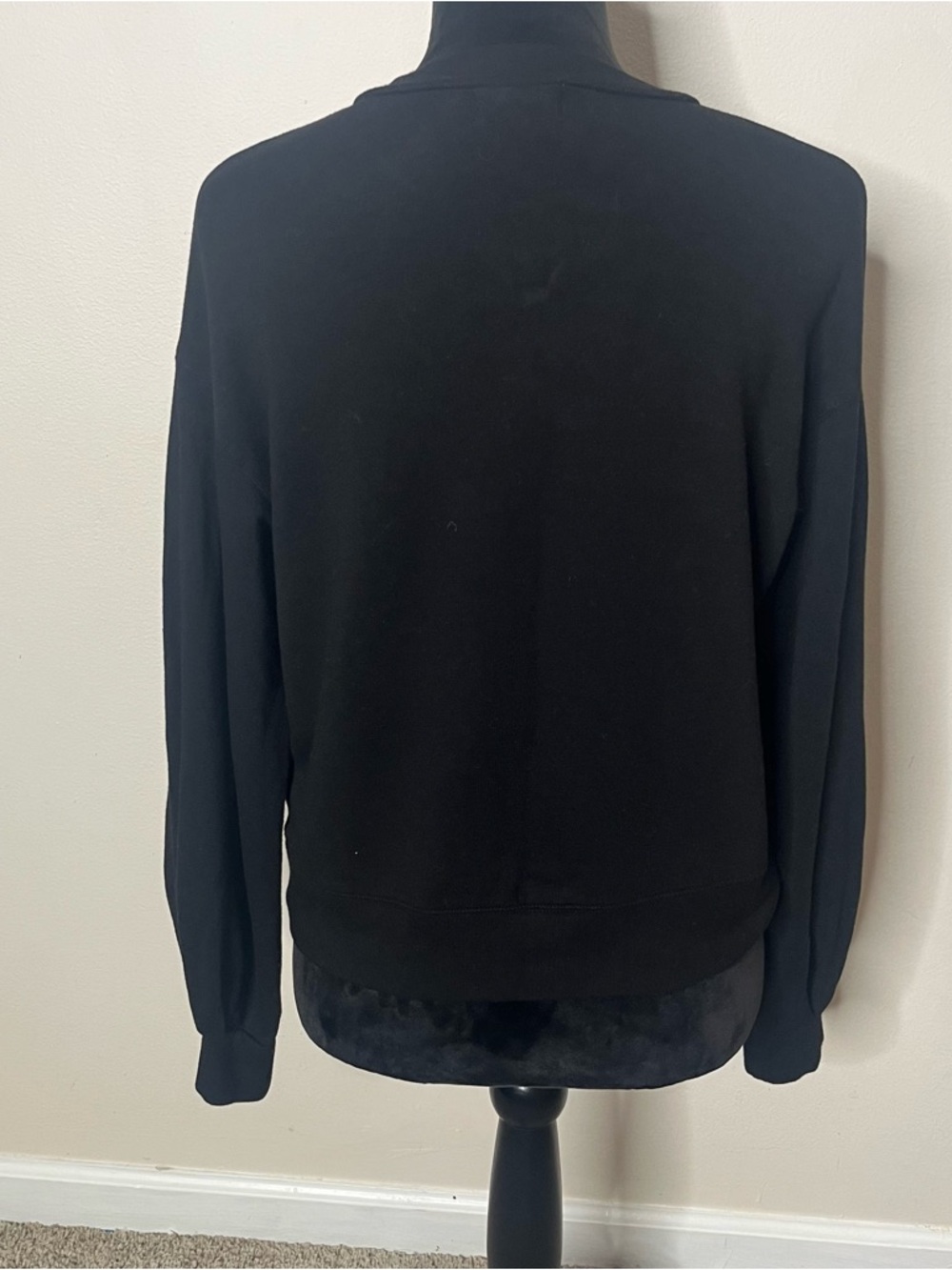 Monrow Women’s Black Super Soft V~Neck Fleece Pullover Sweatshirt Sz S - Picture 5 of 9